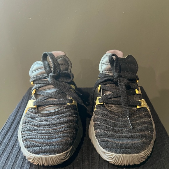 Adidas - Picture 2 of 9